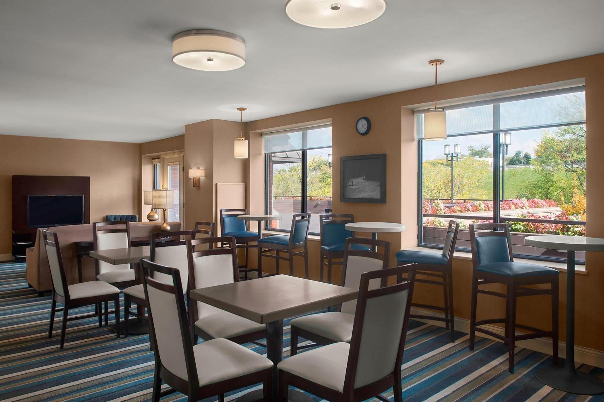 Sheraton Akron 4*